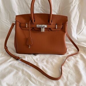 Elegant Tan Leather Handbag